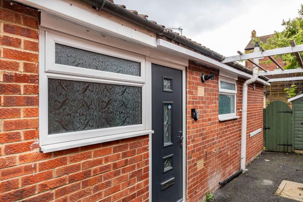 Luxurious Detached Bungalow Batley Buitenkant foto
