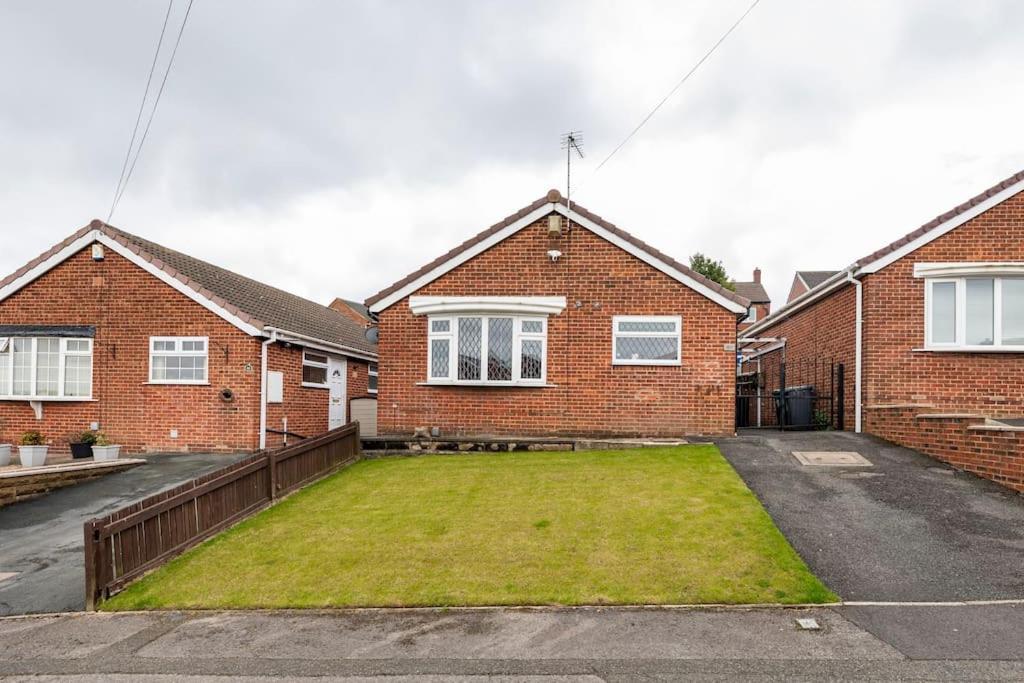 Luxurious Detached Bungalow Batley Buitenkant foto
